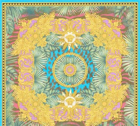 che raffigurano le fantasie versace